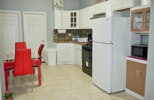 Newark Apartment | At Nambi1, you will find a safe, stylish, and peaceful home away from home.