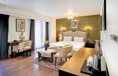 Magarpatta City Hotel | Palette - Emerald Guestimony