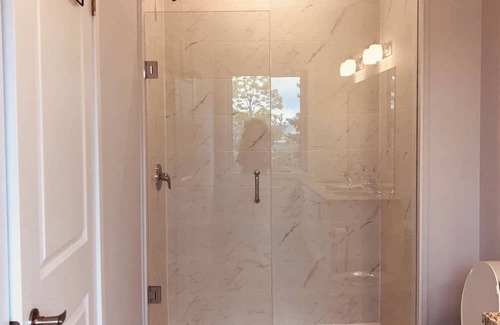 Wellington House | Modern, spacious and new home in Wellington - walking distance to all amenities!