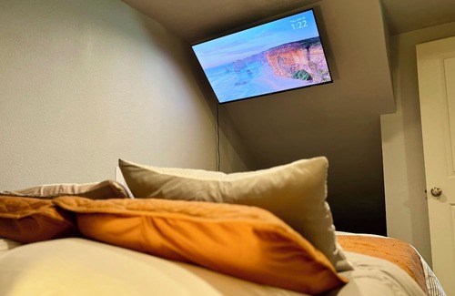 Valdez Cabin | Suite at Cascade Country is a private family living area with phenomenal views.