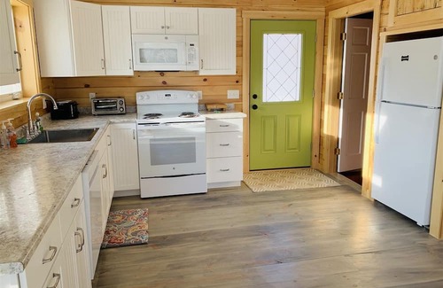 Newcastle House | Stafford Circle Cottage- Enjoy peaceful views of Damariscotta Lake