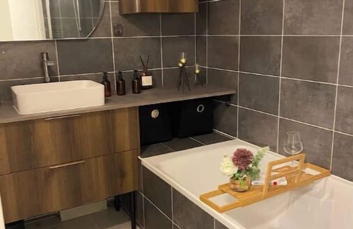 Chatillon Apartment | Appartement Entier Avec Jardin Proche Paris , Métro et Commerces Résidence Calme