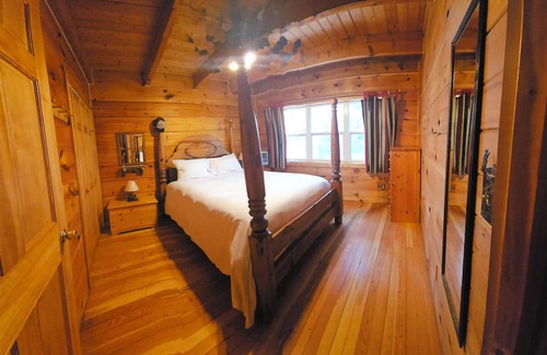 Siren Cabin | Private Cabin in the Woods.on a Lake. Family and Dog Friendly