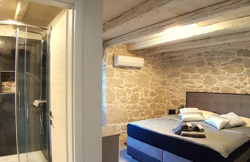 Ripenda Verbanci Villa | Homerez - Elegant Villa in Ripenda Verbanci with Pool