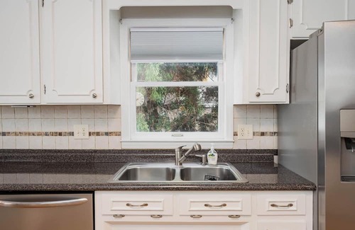 Inman House | Enjoy our Lake Bowen Camp