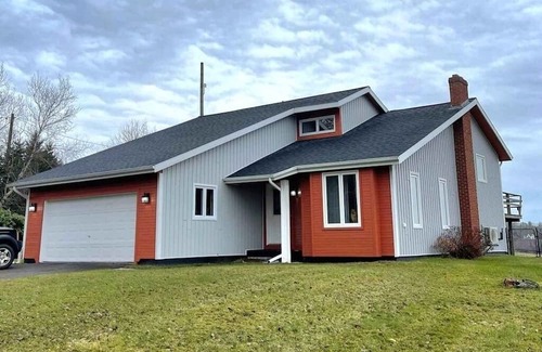 Charlotte's Shore House | The charm of country living. Perfect for tranquility with modern conveniences.
