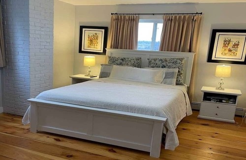 Charlotte's Shore House | The charm of country living. Perfect for tranquility with modern conveniences.