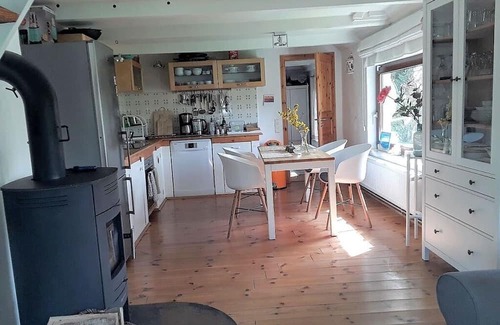 Groven House | The little thatched cottage
