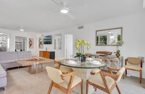 Barrier Island Apartment | Suite by Beach Waterfront Lago Key Two