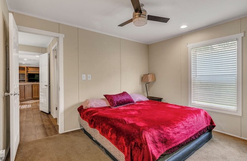 Jasper House | Conveniently located comfy cabin in the lake front community of Westwood
