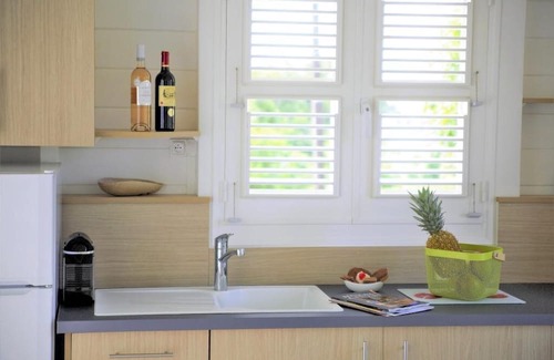 Saint-Charles House | Radiance of the Day and Cultural Heritage in a Modern Cabin