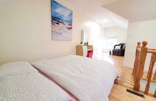 Trinity - Bellwoods Apartment | Downtown Toronto 3 bedrooms unit walk to trinity bellwood park