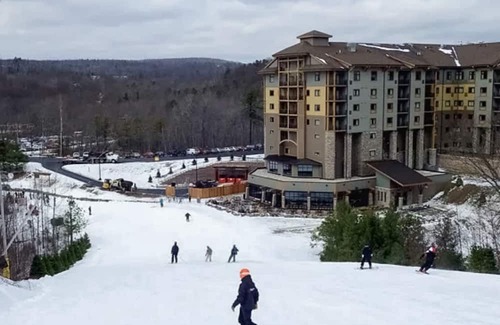 Tafton House | Luxurious home w/in home theater, entertainment & hot tub