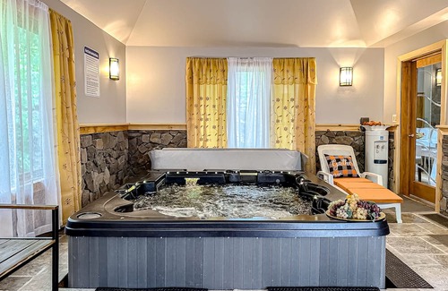 Tafton House | Luxurious home w/in home theater, entertainment & hot tub