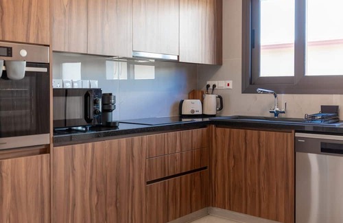 Kato Polemidia Apartment | Kyvelis I - Three Bedroom Apartment, Sleeps 4