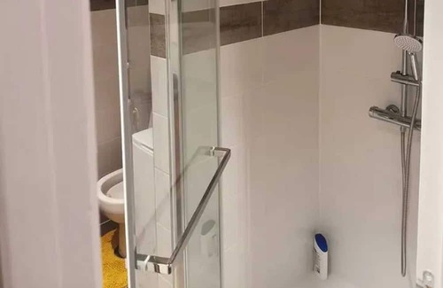 Ecuelles Apartment | Homerez - Beautiful apartement for 4 ppl. with terrace at Moret-Loing-et-Orvanne