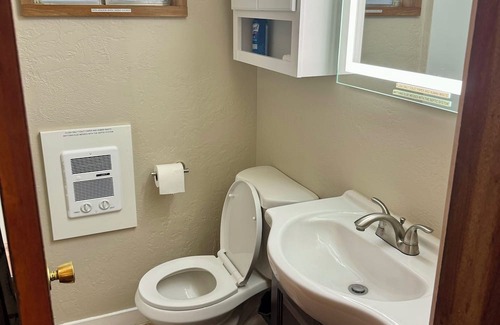 Cascade Cabin | Cozy Cabin near Lake Cascade!