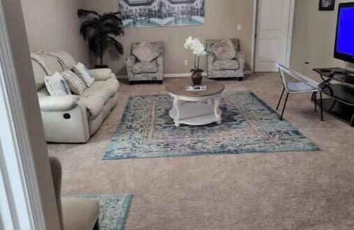 OakLeaf Plantation House | Restful private suite on golf course