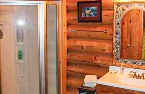 Mammoth Creek Cabin | Vista Lago - with Lake Access!