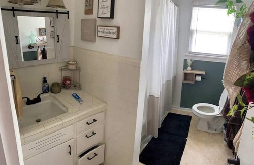 Farwell House | Clean, Quiet, Comfortable Home