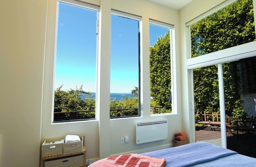 North Admiral House | Your Perfect Alki Beach Escape Awaits!