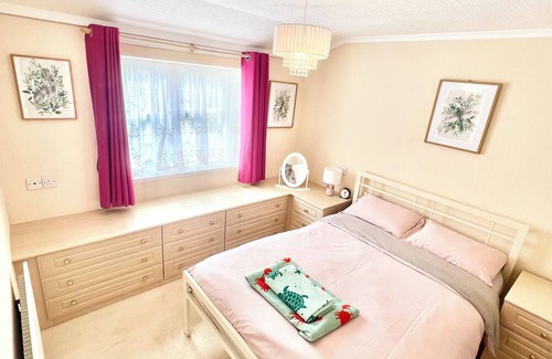 Aldborough Cabin | Newly listed may 2024, 45 Highsett Lodge, Trimingham - close to Cromer!