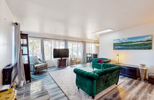 Anacortes House | Charming, ocean view retreat with washer/dryer & private beach access