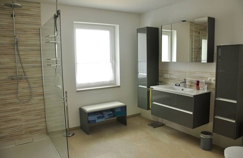 Hohenfelde Apartment | Strandnahe Komfort-fewo mit Ostseeblick -