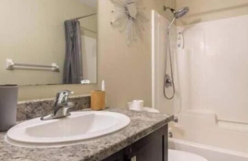 Ottawa Division House | Mannys place