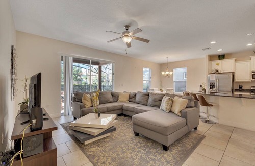 Briargrove Villa | Luxury House - WaterPark Access Private Pool and Jacuzzi