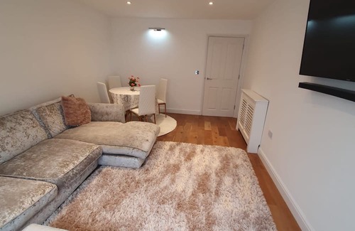 Broxbourne Apartment | 2 bed apartment in Turnford, Broxbourne. Very clean and well looked after.