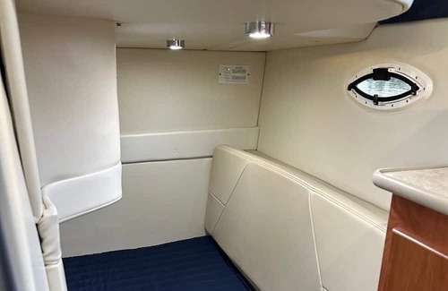 Richmond City Centre Boat Rental | 5 minutes to YVR, 30 minutes to downtown. Stay cozy on a boat!