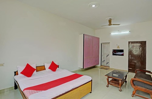 Mahmoorganj Hotel | OYO Flagship Shivansh Paying Guest House