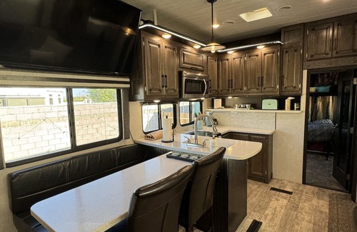 Desert View Village House | Private Cozy Desert Hills 2 BDRM 1.5 BTH RV Stay Mountain Views