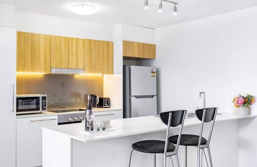 Kelvin Grove Apartment | Chic Modern Retreat: 1BR Apt w/ pool@Kelvin Grove