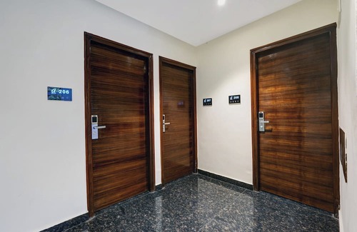 Sushant Lok Hotel | Townhouse 1228 Royal Suites