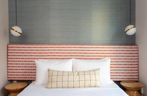 Civic Center Apartment | Queen Room Near Asian Art Museum SAN