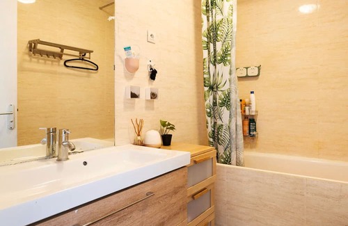 Colombes Apartment | Une chambre chez Lea