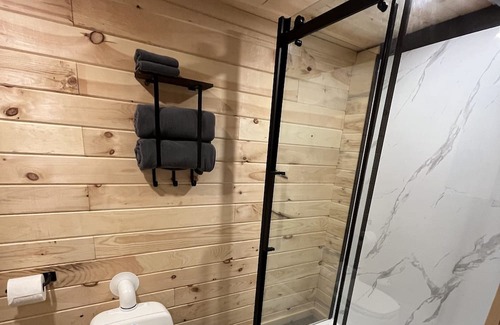 Caraquet Cabin | Le PicBois, Tiny house on the side of the river. Perfect get away to disconnect