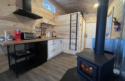 Caraquet Cabin | Le PicBois, Tiny house on the side of the river. Perfect get away to disconnect