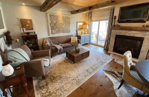 Campbellford House | Private waterfront resort is Ideal for Groups of 6-12 friends or family members.