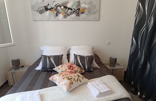 Ginestas Bed & Breakfast | Bienvenue "À la Découverte - Ginestas" Pour 2 Personnes pt Déjeuner Compris