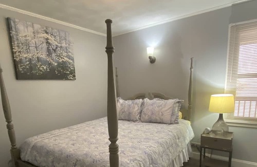 Arcadia House | A serene hideaway nestled by the babbling brook and only minutes to downtown!