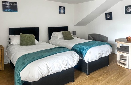 Blackwood Cottage | Experience the tranquillity of Honeymead, a charming holiday retreat in Blackwood, perfectly situate