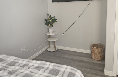 Greenacres Apartment | LOCATION!! Few minutes away River Park and shopping center