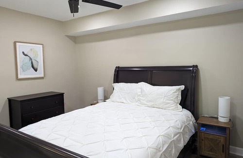 Paw Creek Apartment | 8 minutes to Whitewater Center. Cozy Modern Apartment