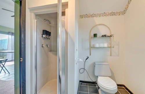 Bennington Apartment | Charming Bennington Studio w/ Deck & Mountain View