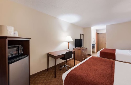 Hebron House | Best Value Near I-70, Business Center, Free Parking & Hot Breakfast
