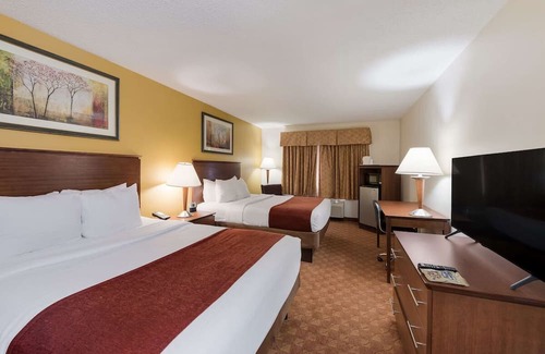 Hebron House | Best Value Near I-70, Business Center, Free Parking & Hot Breakfast