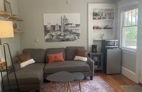 Oakley House | Private Suite: Walk to Biltmore and Breweries